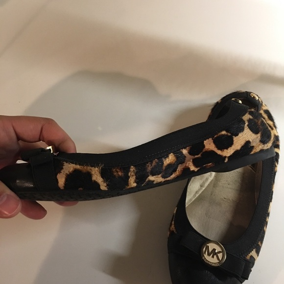 Michael Kors leopard print flats - Picture 2 of 4